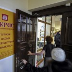 Клиентам новосибирского «Акриса» начали выплачивать страховки
