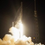 Американский космический грузовик Dragon пристыкуется к МКС
