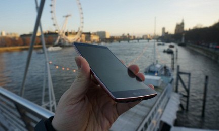 LG G Flex 2 обогнал в тестах Note 4 и iPhone 6