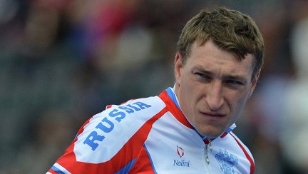Брюханков завоевал серебро на этапе КМ по триатлону